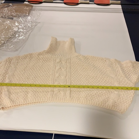 Cable knit crop sweater - Picture 6 of 7